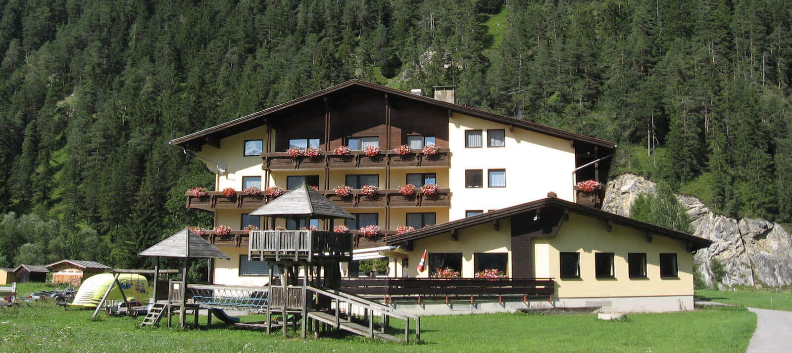 Hotel Schönauer Hof, Bach